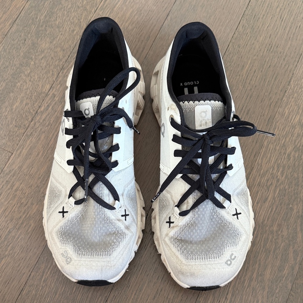 On Running Cloud X women’s sneaker in white size 7.5